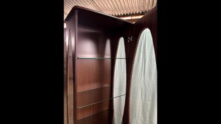 Vitrina de madera estilo clásico