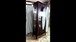 Vitrina de madera estilo clásico