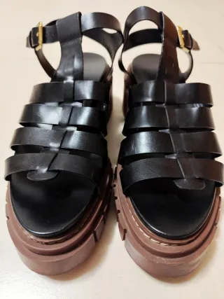 Sandálias Pretas para Mulher marca Stradivarius