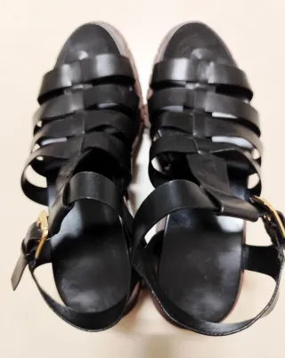 Sandálias Pretas para Mulher marca Stradivarius