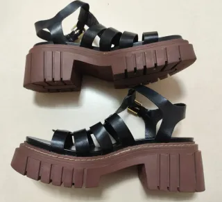 Sandálias Pretas para Mulher marca Stradivarius