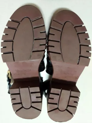 Sandálias Pretas para Mulher marca Stradivarius