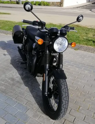 Triumph Bonneville T100 Black Mate