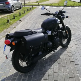 Triumph Bonneville T100 Black Mate