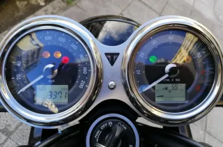 Triumph Bonneville T100 Black Mate