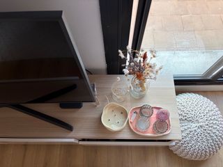 Mueble TV Ikea madera y blanco