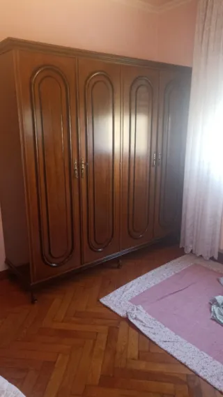 Armario de madera grande