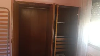 Armario de madera grande