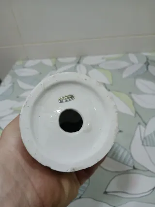 Figura niña porcelana con cesta frutas