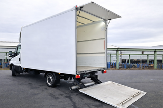 Transportista de muebles, transportes