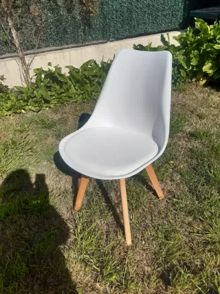 2 Sillas Blancas Diseño Nórdico