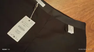 Saia preta com renda na bainha