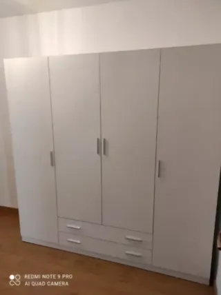 Armarios de madera con cajones