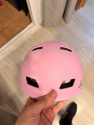 Casco rosa para patinete