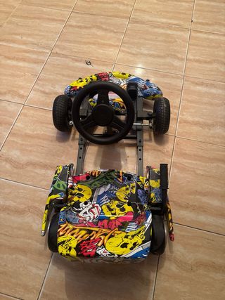 Kart eléctrico infantil con diseño graffiti