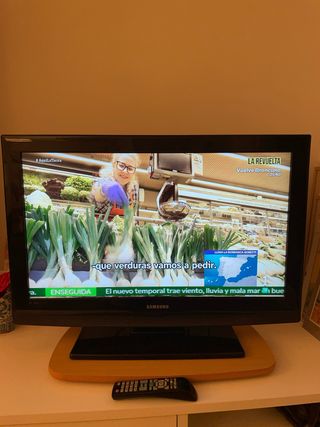 TV Samsung 32” + Fire TV (Smart TV)+base giratòria