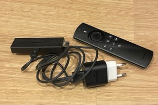 TV Samsung 32” + Fire TV (Smart TV)+base giratòria