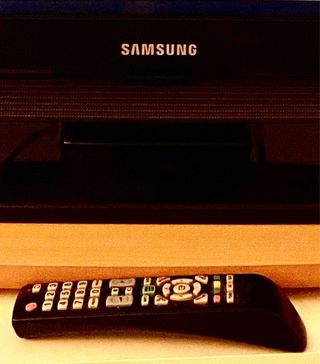 TV Samsung 32” + Fire TV (Smart TV)+base giratòria