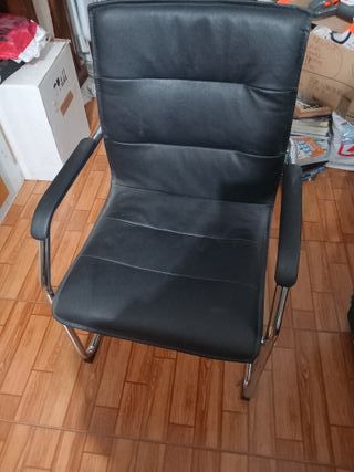 Silla de oficina negra