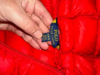 Abrigo niño rojo con capucha