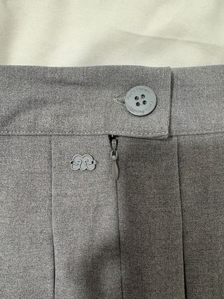 Falda plisada gris nueva