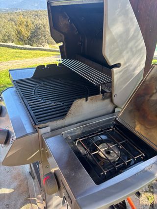 Barbacoa Weber Spirit II con fuego lateral