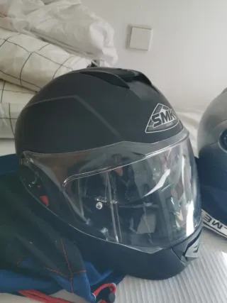 2 Cascos SMK (L) y NZi (XS) + Chaqueta Talla L