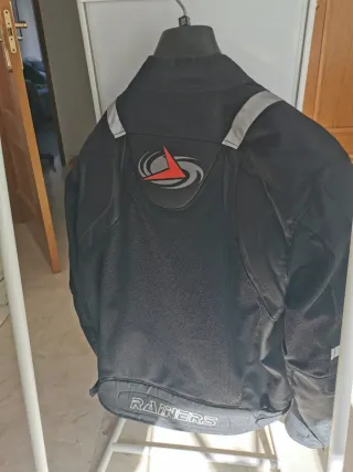 2 Cascos SMK (L) y NZi (XS) + Chaqueta Talla L