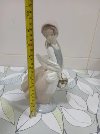 Figura porcelana niña Nao