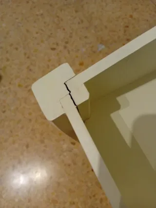 Mesa infantil de madera con dibujos