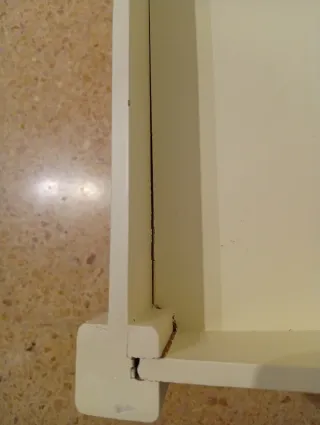 Mesa infantil de madera con dibujos