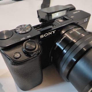 Sony a6000 + 2 Objetivos + 4 Baterías