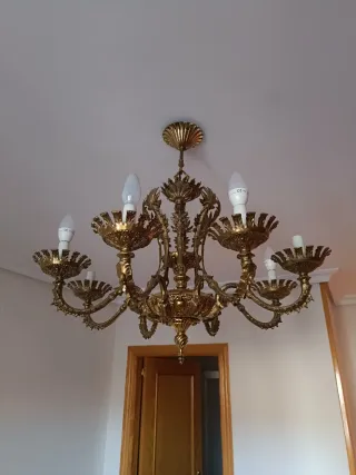 Lámpara de techo antigua dorada