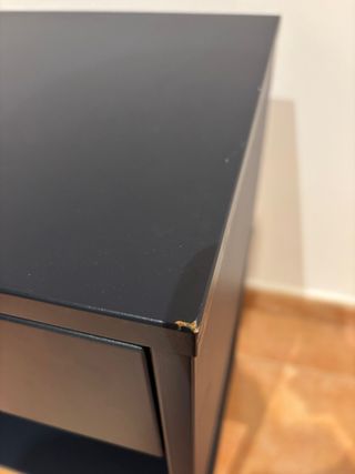 Mesita de noche negra IKEA VIKHAMMER