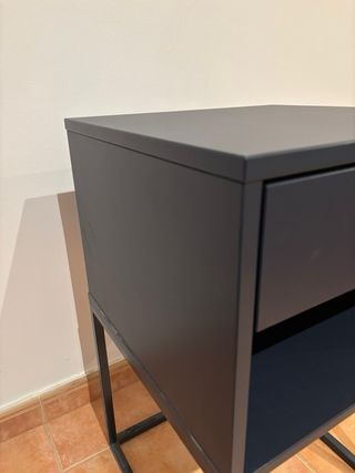 Mesita de noche negra IKEA VIKHAMMER