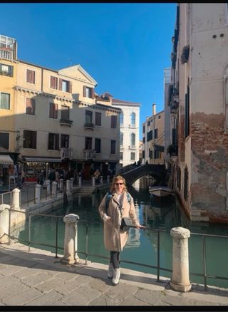 Abrigo ligero tipo gabardina beige