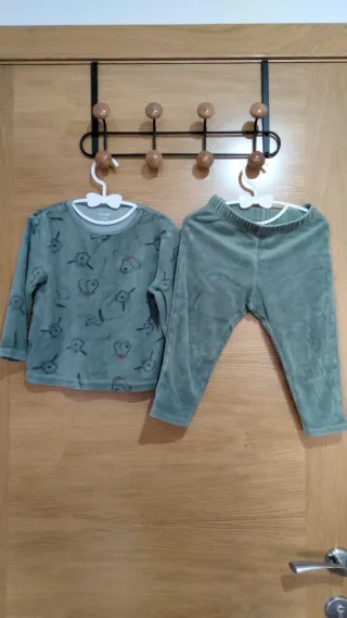 Pijama niño Kiabi verde estampado