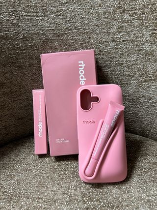 Funda Rhode para móvil y bálsamo labial Iphone 17
