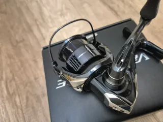 Shimano Vanquish CE C2000SHG (Modelo 2026)