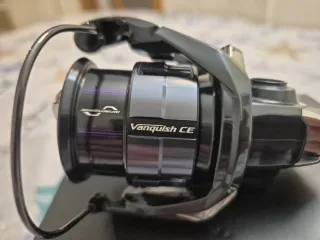 Shimano Vanquish CE C2000SHG (Modelo 2026)