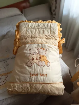 Cuna de bebé y accesorios
