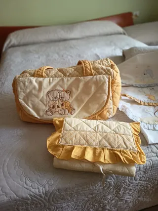 Cuna de bebé y accesorios