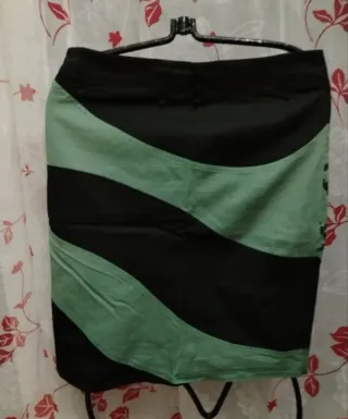 Falda Skunkfunk verde y negra