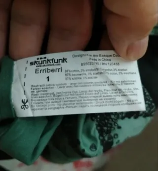 Falda Skunkfunk verde y negra