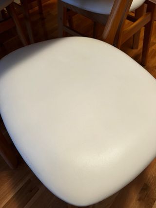 Juego de 4 sillas de comedor de madera