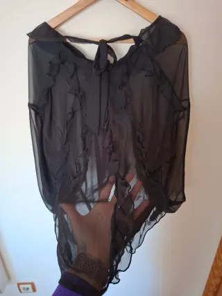 Blusa Zara negra transparencias volantes