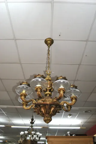 Antigua lámpara de bronce con tulipas cristal