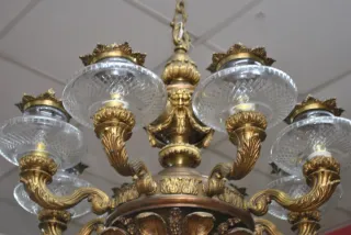 Antigua lámpara de bronce con tulipas cristal