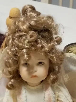 Muñeca de porcelana vintage