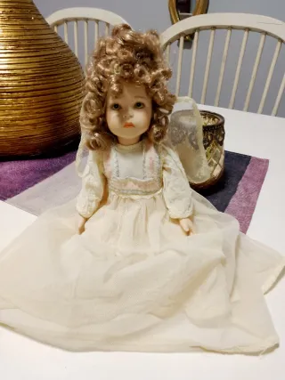 Muñeca de porcelana vintage